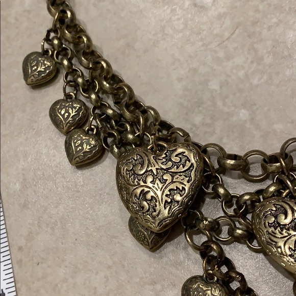 Gold heart statement necklace - Picture 4 of 4